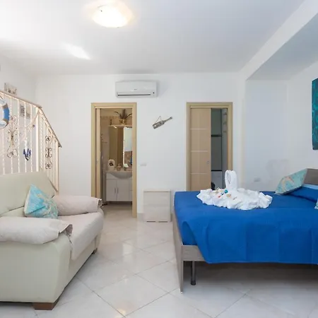 La Necussella * אנה קאפרי